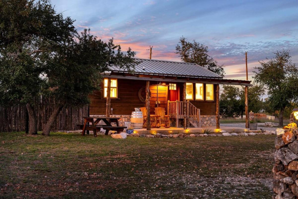 Rockin' R - Rustic Star Cabin Villa Fredericksburg Exterior photo