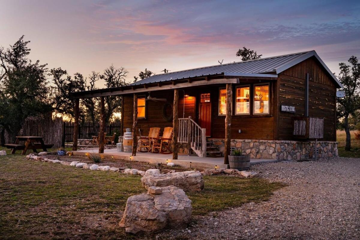 Rockin' R - Rustic Star Cabin Villa Fredericksburg Exterior photo