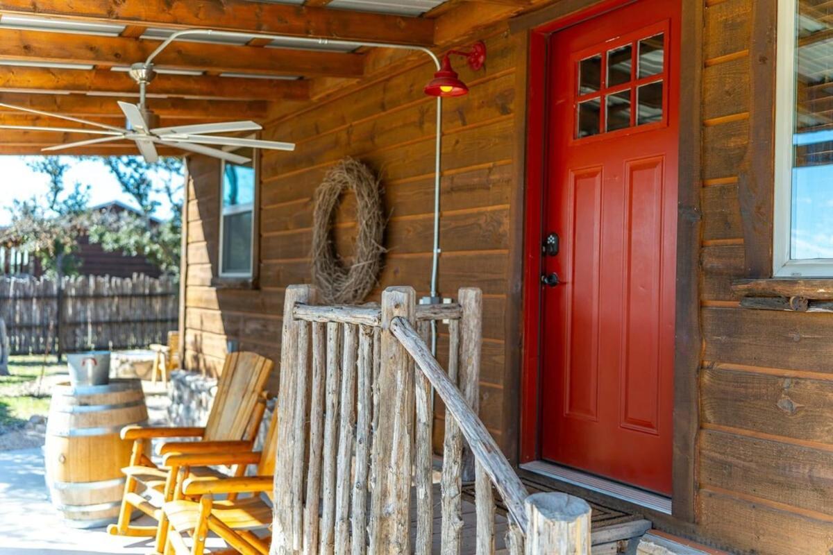 Rockin' R - Rustic Star Cabin Villa Fredericksburg Exterior photo