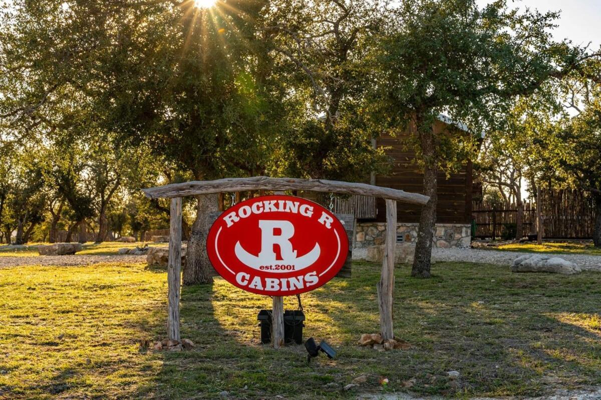 Rockin' R - Rustic Star Cabin Villa Fredericksburg Exterior photo