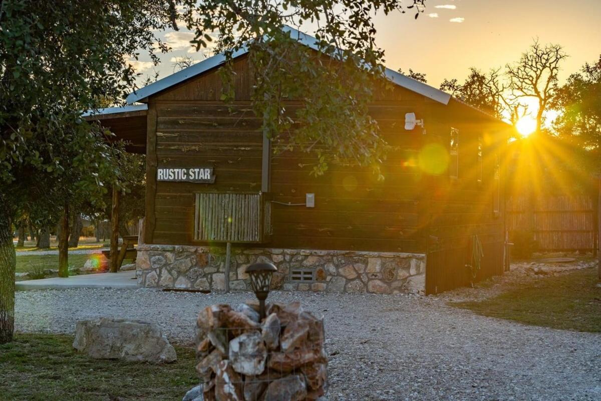 Rockin' R - Rustic Star Cabin Villa Fredericksburg Exterior photo