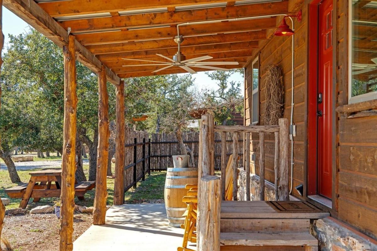 Rockin' R - Rustic Star Cabin Villa Fredericksburg Exterior photo