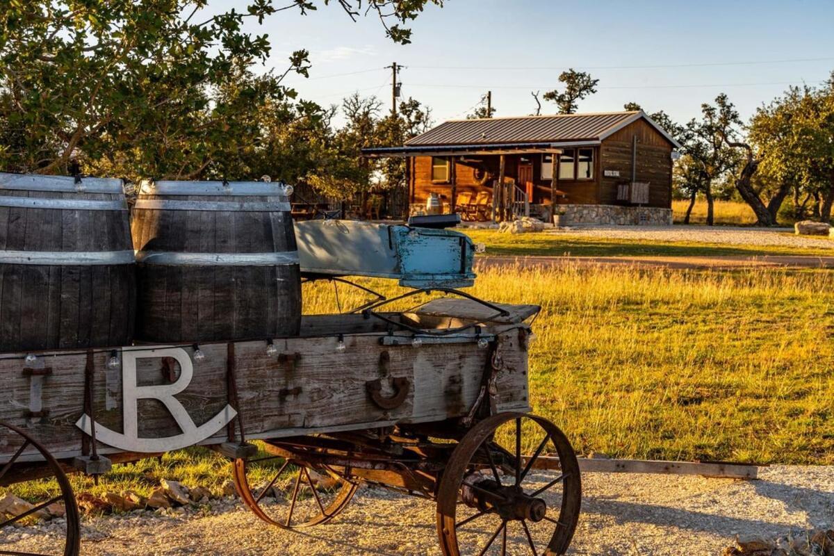 Rockin' R - Rustic Star Cabin Villa Fredericksburg Exterior photo